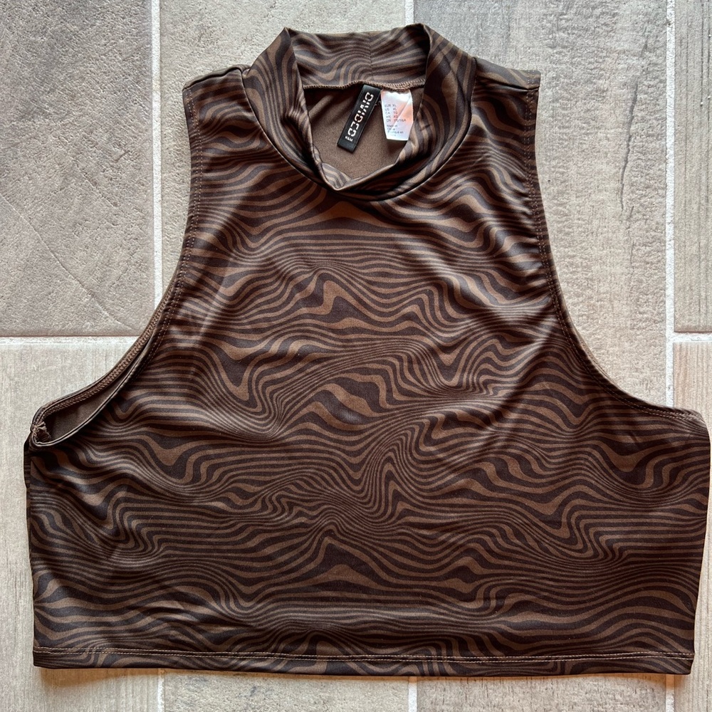 DIVIDED by H&M sleeveless crop top.